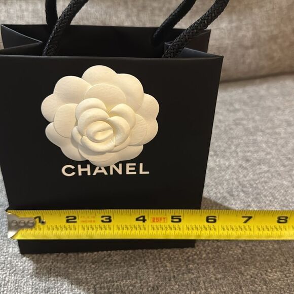 Chanel Black and White Shopping Bag - Picture 7 of 7